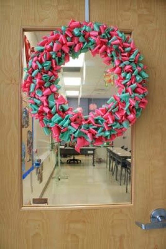 30 Easy Christmas Classroom Decorations You'll Have To Check Out Before ...