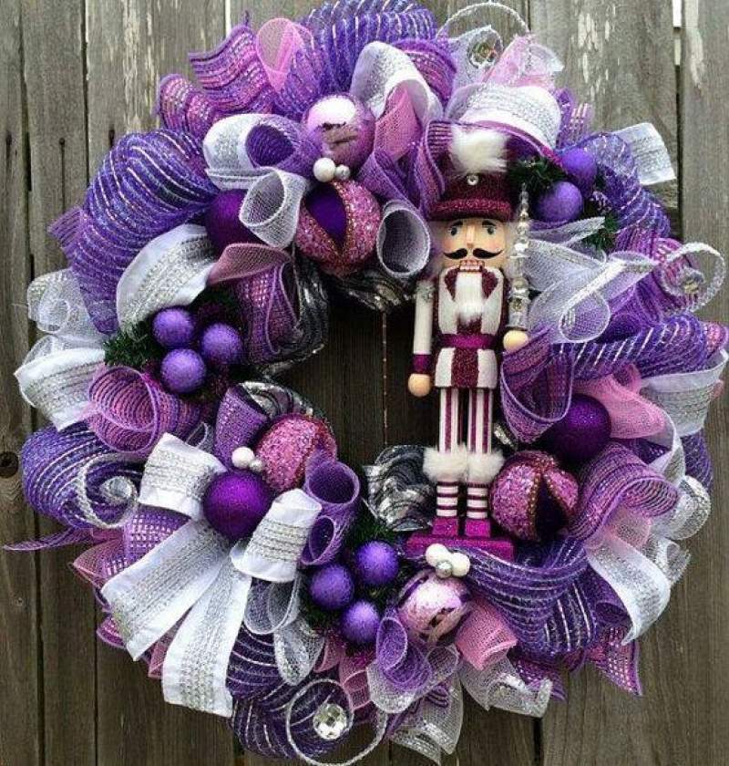 We've got a great selection of purple Christmas decorations! Description  from designrulz.co…