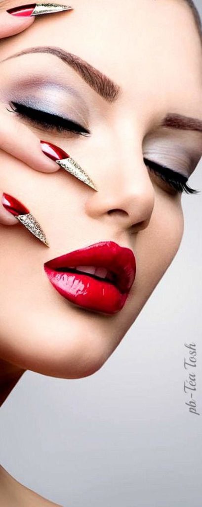 Smokey Eyes With Red Lips Thats Sensous And Seductive Hike