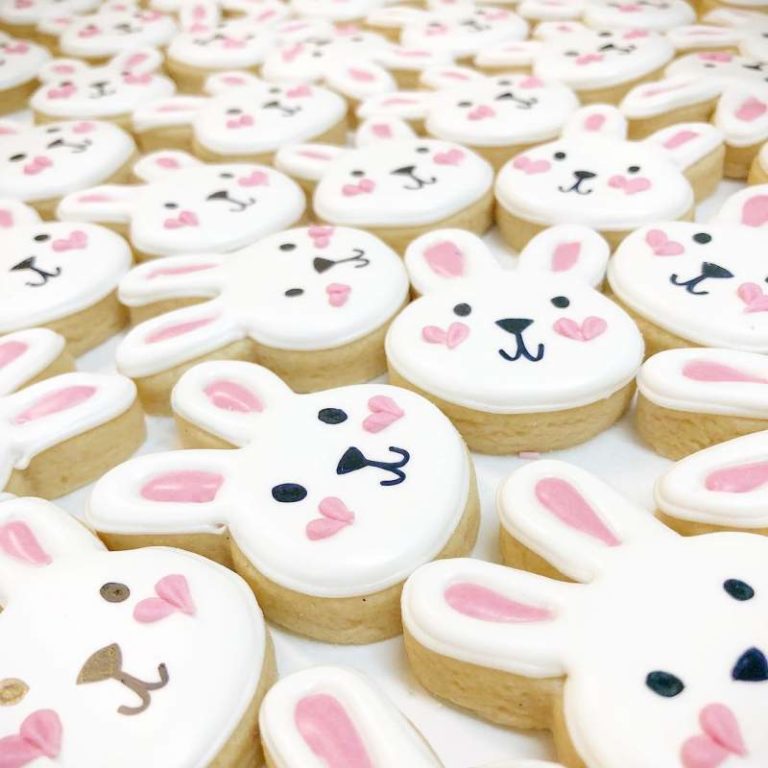 50+ Adorable Bunny Oreo Cookies that looks like they're from Disneyland