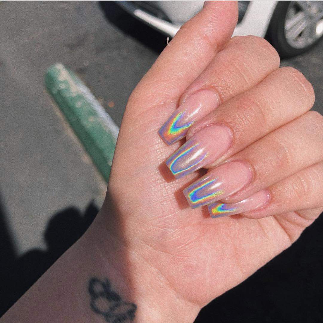 Grammatica Staren opening Holo Ombre Nail Art is the latest 2020 Manicure trend that's taking over  the web - Hike n Dip
