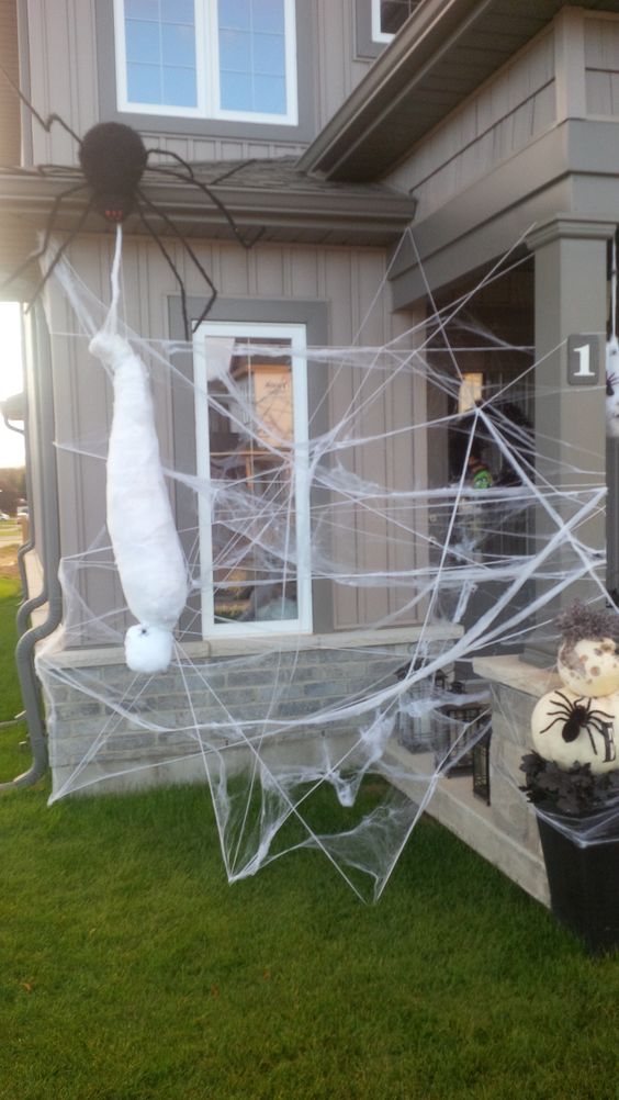 40+ DIY Spider Halloween Decoration Ideas that are creepy as hell