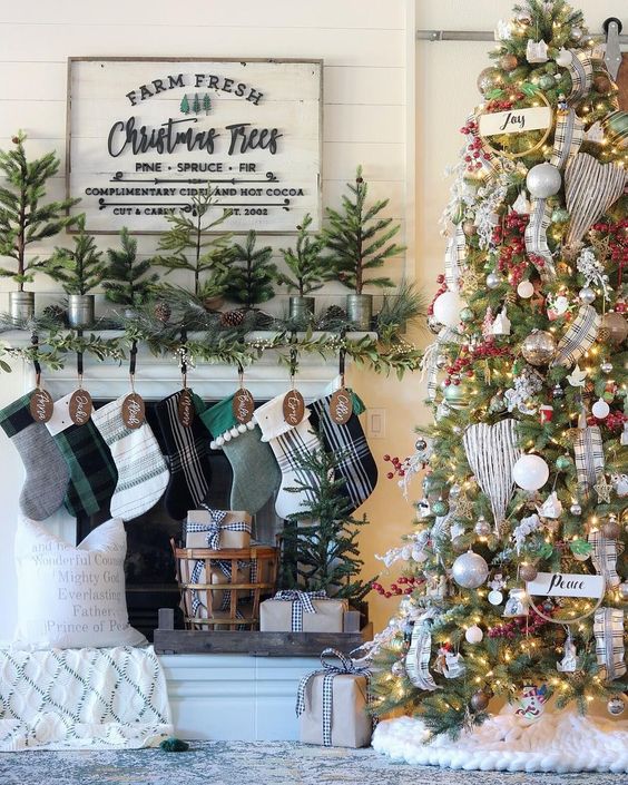 120 Cozy Farmhouse Christmas Decorations Done in Adorable Country Style ...