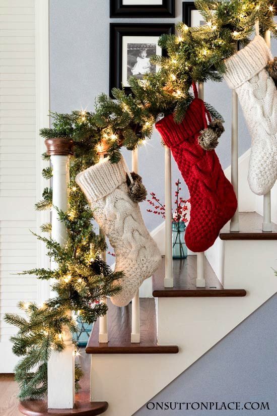 30+ Christmas Staircase Decoration Ideas that'll Make your Home Look ...