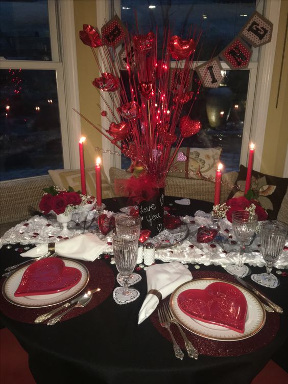 30 Romantic Valentine's Day Table Decor Ideas - Hike n Dip