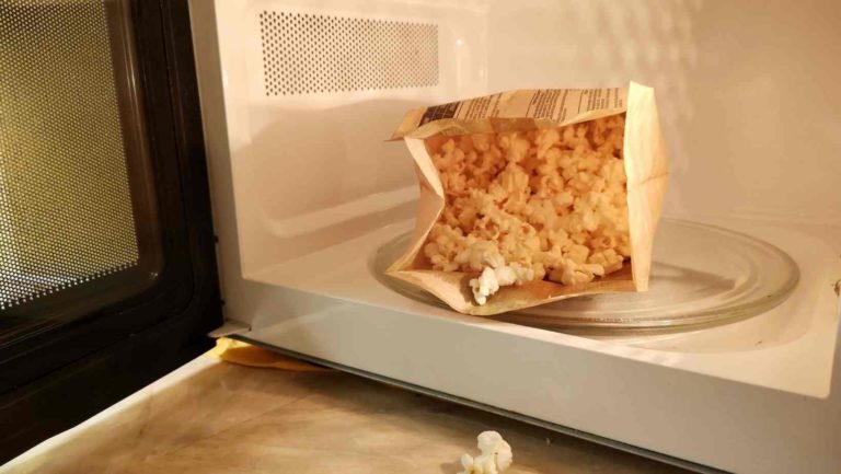 is-microwave-popcorn-bad-for-your-cholesterol