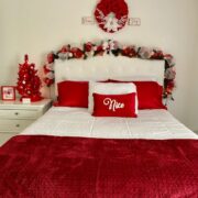 simple and minimal Christmas bedroom decor ideas